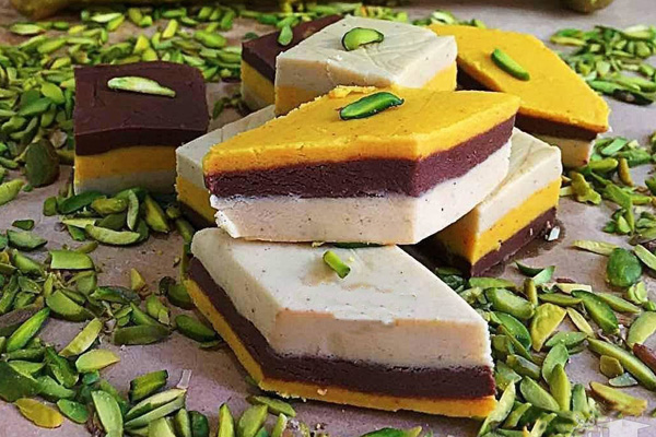 طرز تهیه کیک حلوا برشی 