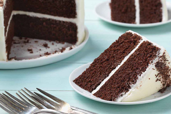 طرز تهیه کیک لایهای شکلاتی حرفهای