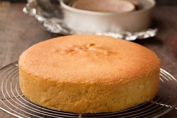 طرز تهیه کیک اسفنجی برای ۴ نفر با پف زیاد 