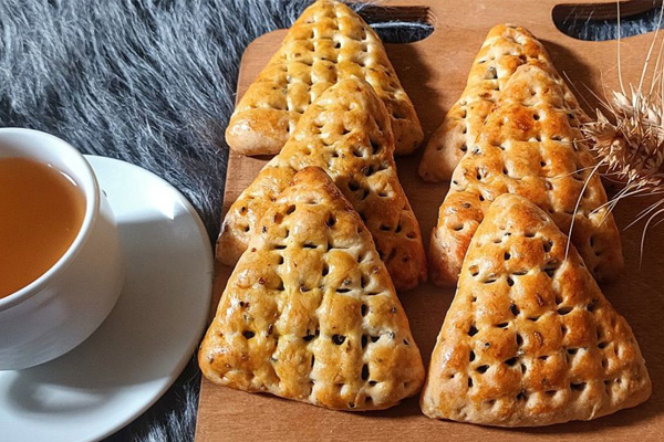 کلوچه زنجبیلی با خمیر مایه؛ عطر زمستان